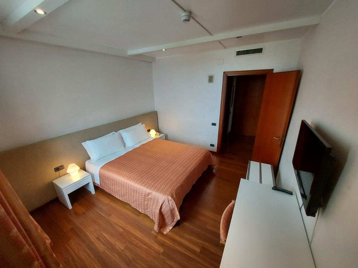 Hotel Posta 77 San Giorgio In Bosco Exterior photo